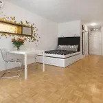 Gorgeous Flat With Garage Apartmán *