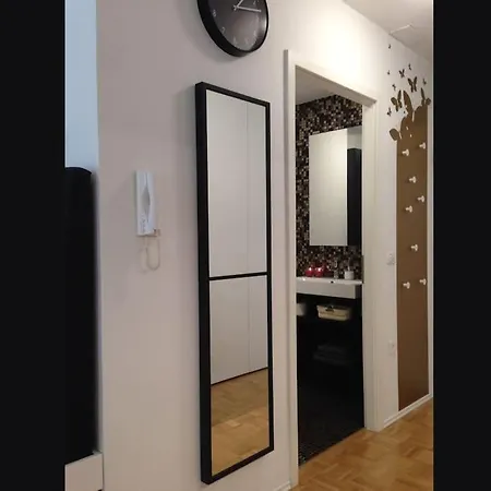 Gorgeous Flat With Garage Daire