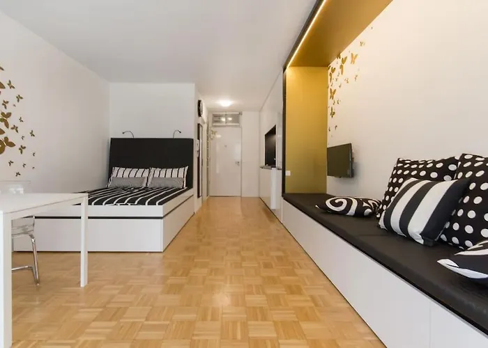 Lägenhet Gorgeous Flat With Garage