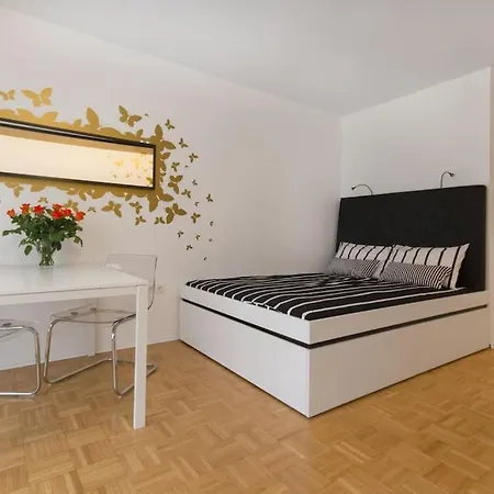 Gorgeous Flat With Garage Apartmán